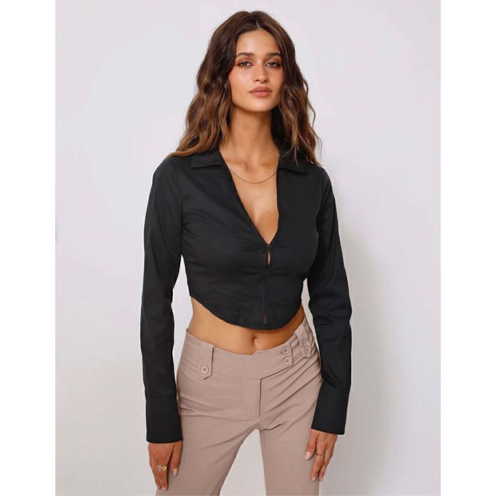 Tiger Mist Long Sleeve Deep V Neck Crop Top Black Hook and Eye Closure Size L